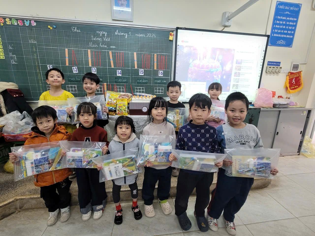 Lớp 1A3 tưng bừng sơ kết học kì I.