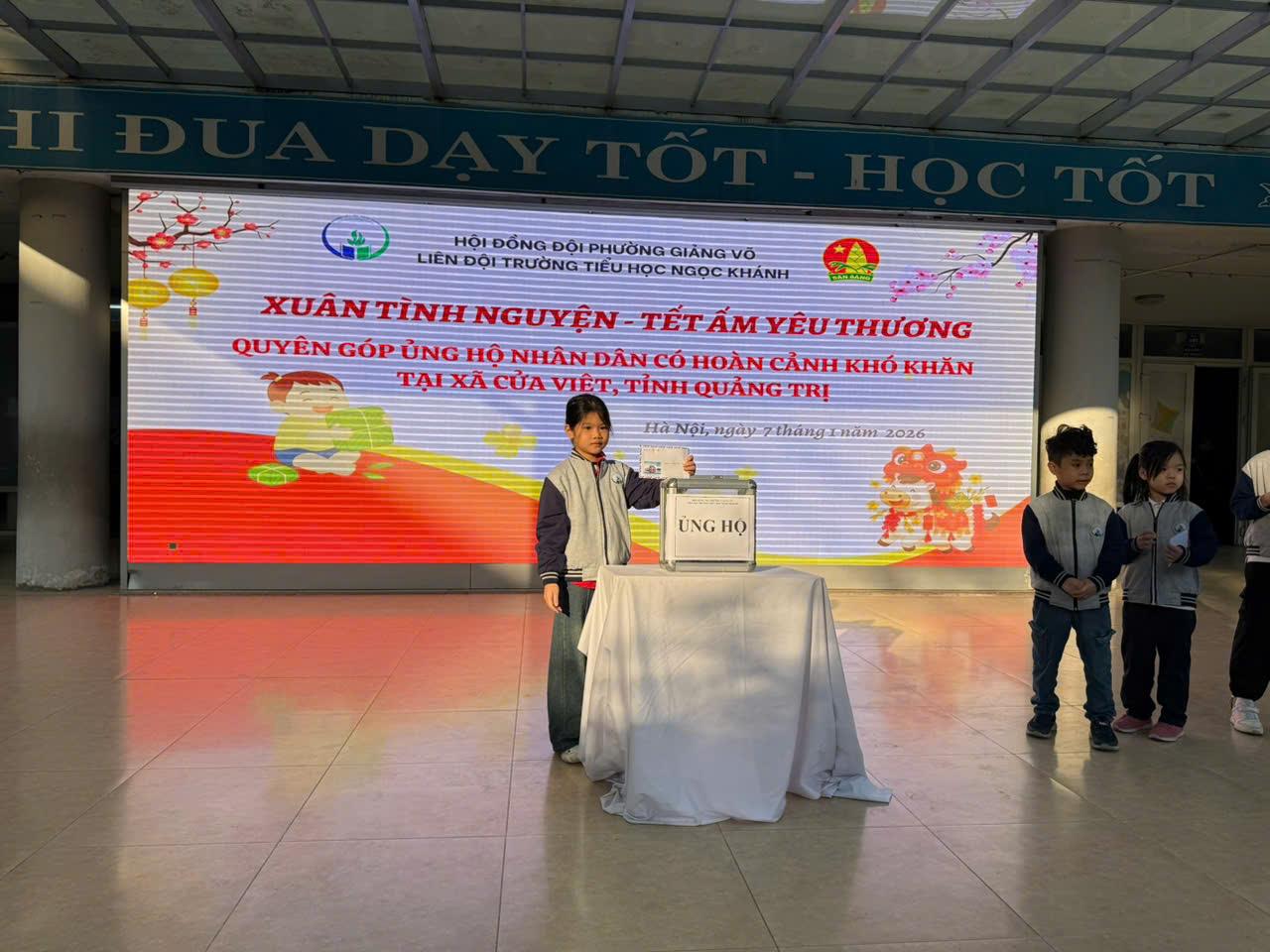 Lớp 2A2 chung tay ủng hộ nhân dân xã Cửa Việt, tỉnh Quảng Trị.