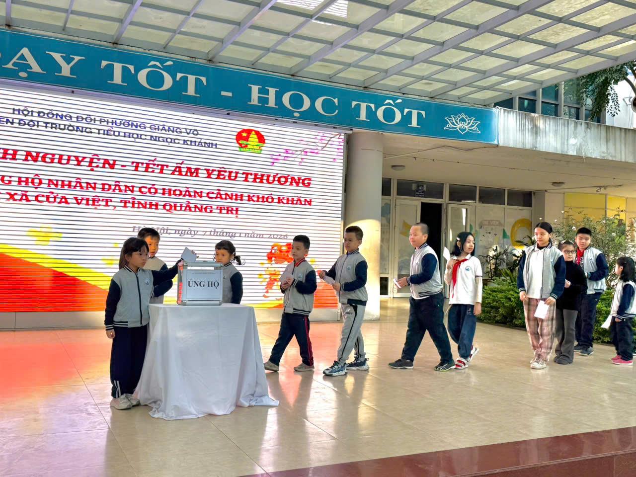 Tấm lòng sẻ chia của học sinh lớp 1A4 hướng về xã Cửa Việt (Quảng Trị).