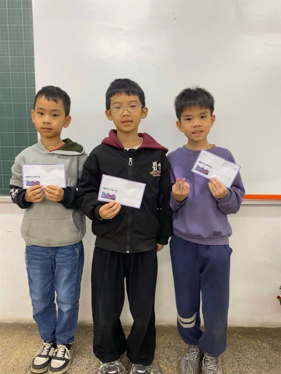 Ba chàng trai đạt giải trong cuộc thi Toán ASMO quốc gia năm học 2-25-2026 của lớp 3A1. Xin chúc mừng các con!