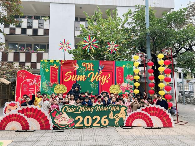 Lễ hội bánh chưng – Không gian Tết rộn ràng của lớp 1A5.