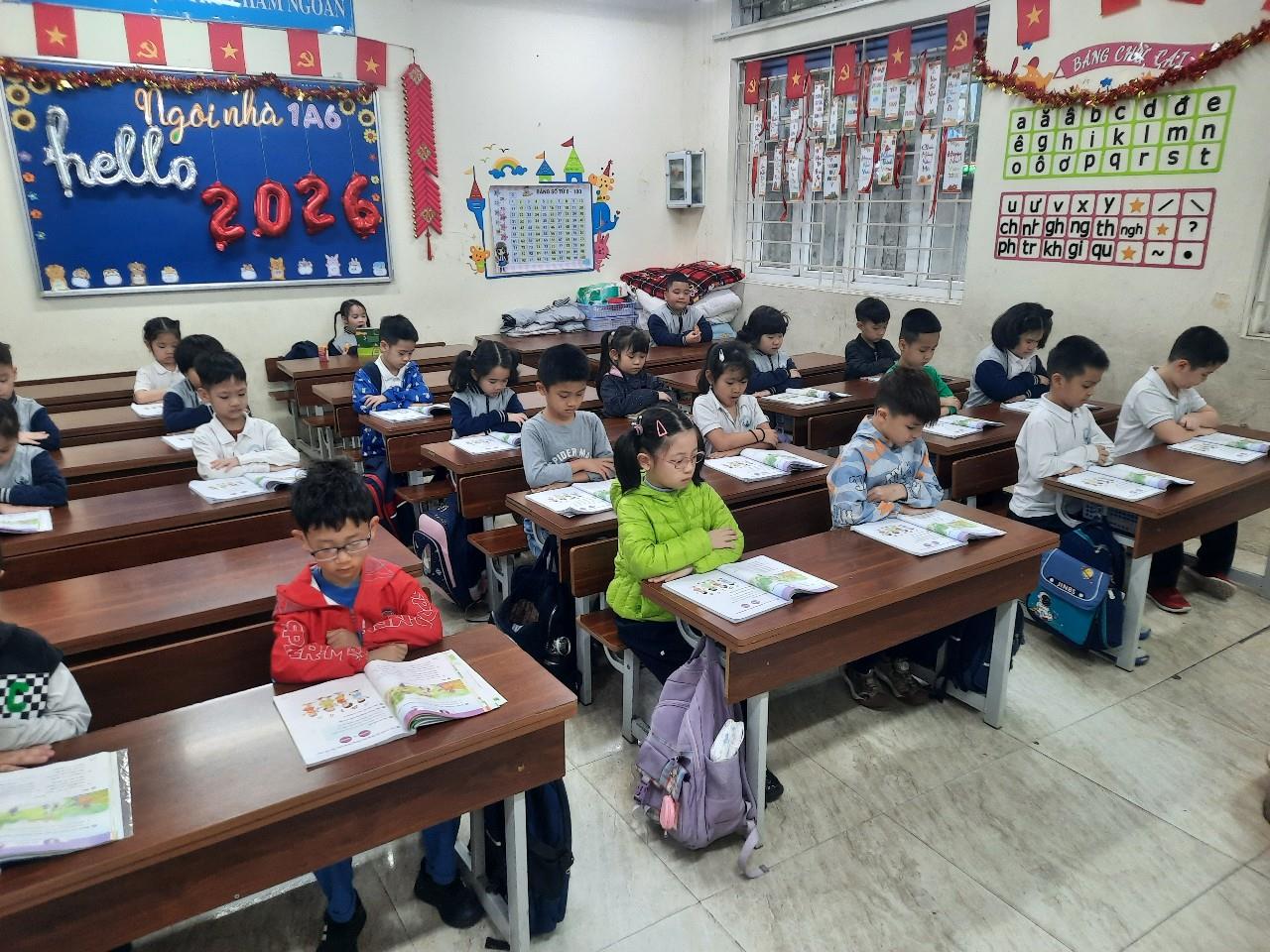 Lớp 1A6 duy trì thói quen truy bài đầu giờ tích cực