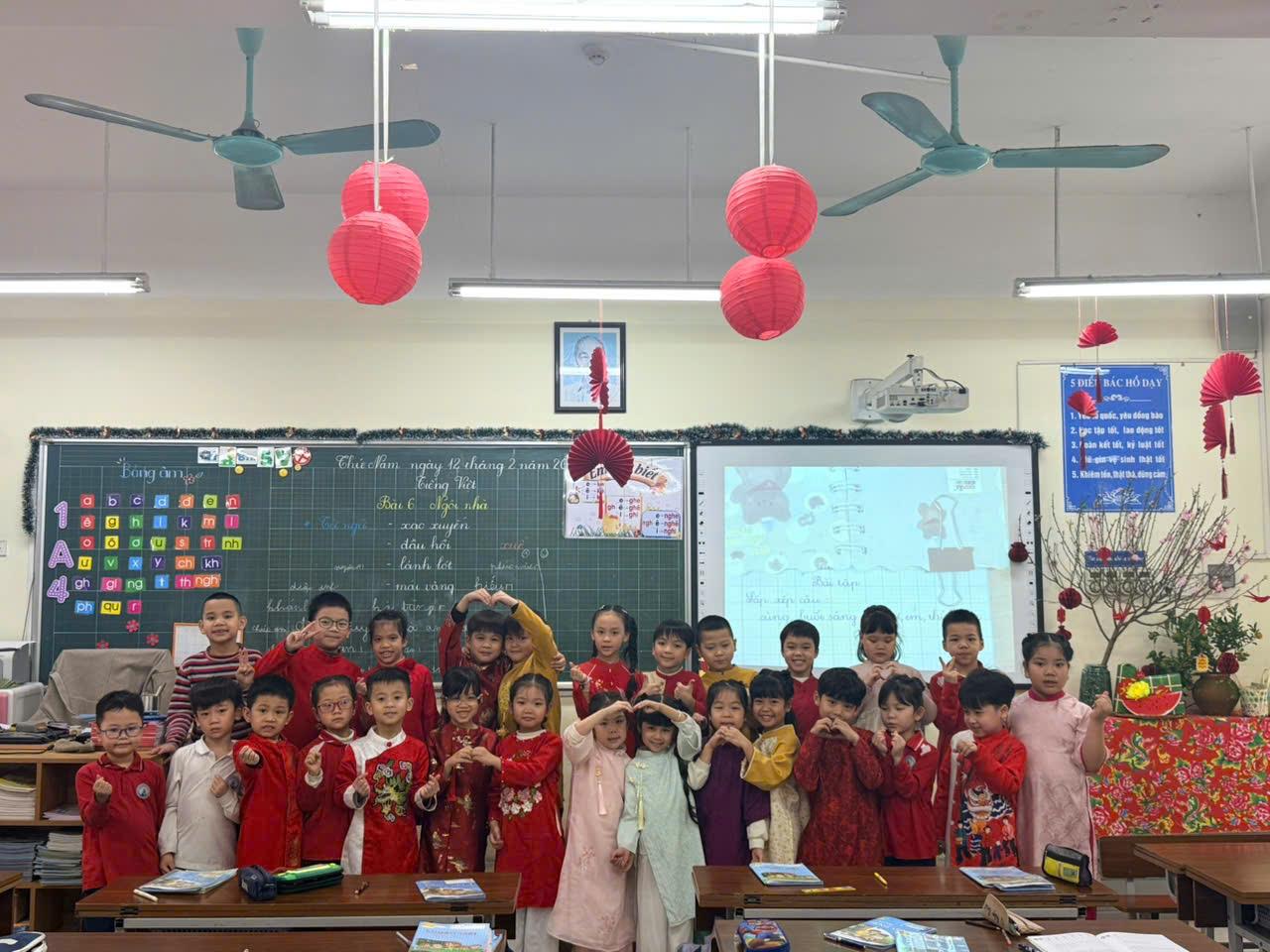 Ghi Dấu Yêu Thương Trước Thềm Năm Mới của lớp 1A4.