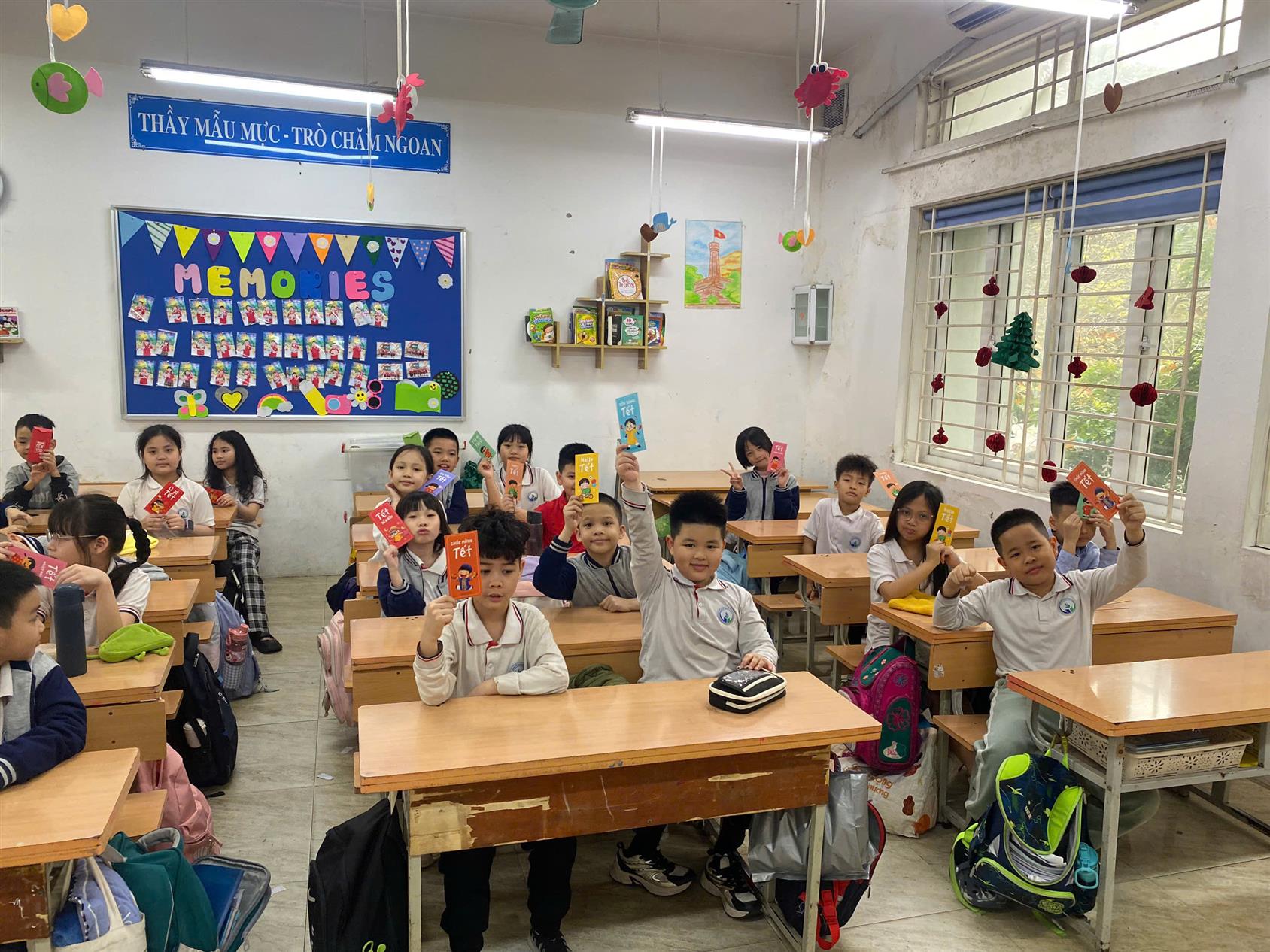 Các con lớp 3A1 trở lại lớp học sau kì nghỉ tết nguyên đán