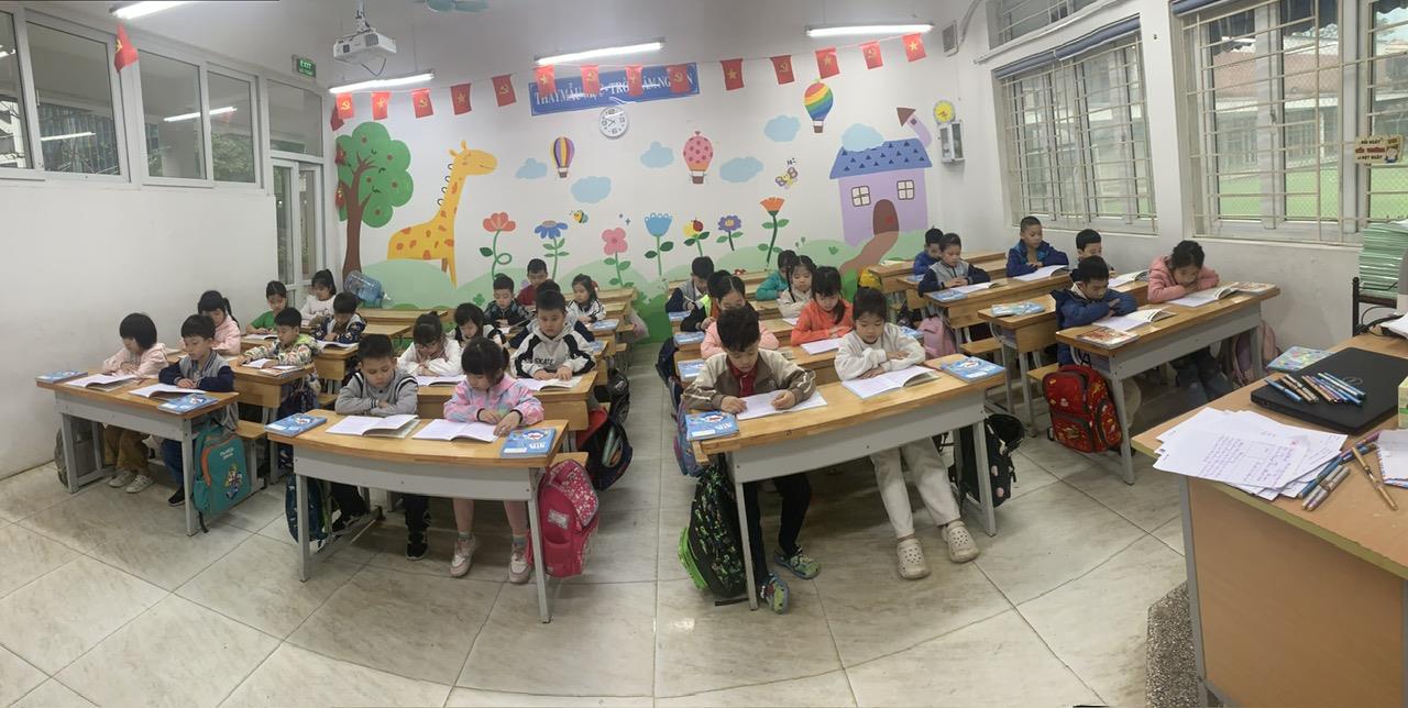 Nề nếp truy bài đầu giờ của lớp 2A2.