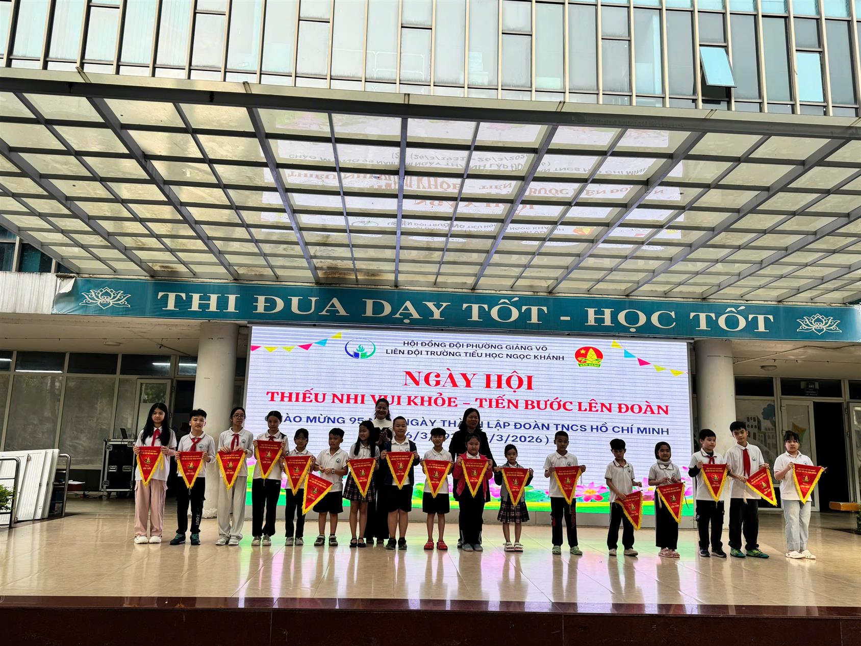 Chúc mừng Tập thể lớp 3A7 đã có một tuần học tập và rèn luyện tốt sau kì nghỉ Tết.