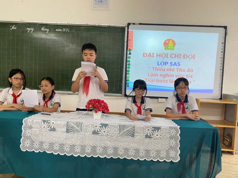 Ảnh có chứa văn bản, tường, trong nhà, phòng
Mô tả được tạo tự động