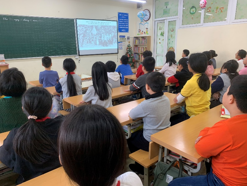 A classroom full of students

Description automatically generated with low confidence