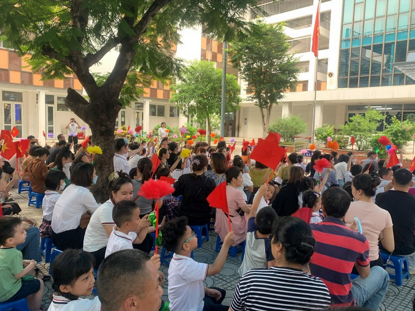 A group of people outside  Description automatically generated with low confidence