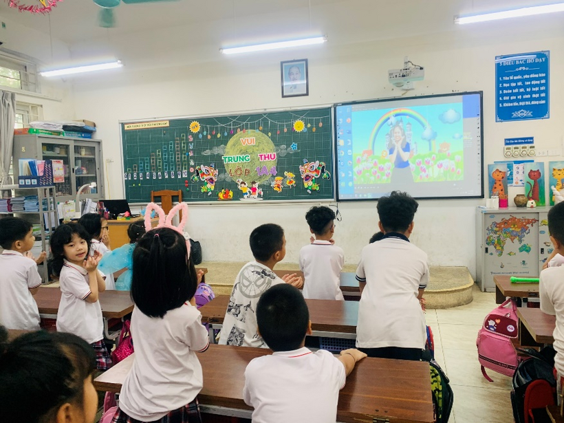 A group of children in a classroom
Description automatically generated with medium confidence