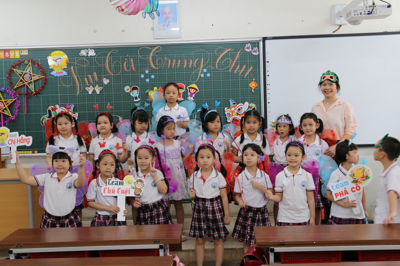 A group of children in a classroom
Description automatically generated with medium confidence