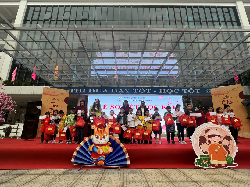 A group of people in clothing posing for the camera

Description automatically generated with low confidence