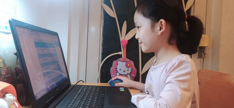 A young child using a computer

Description automatically generated with medium confidence