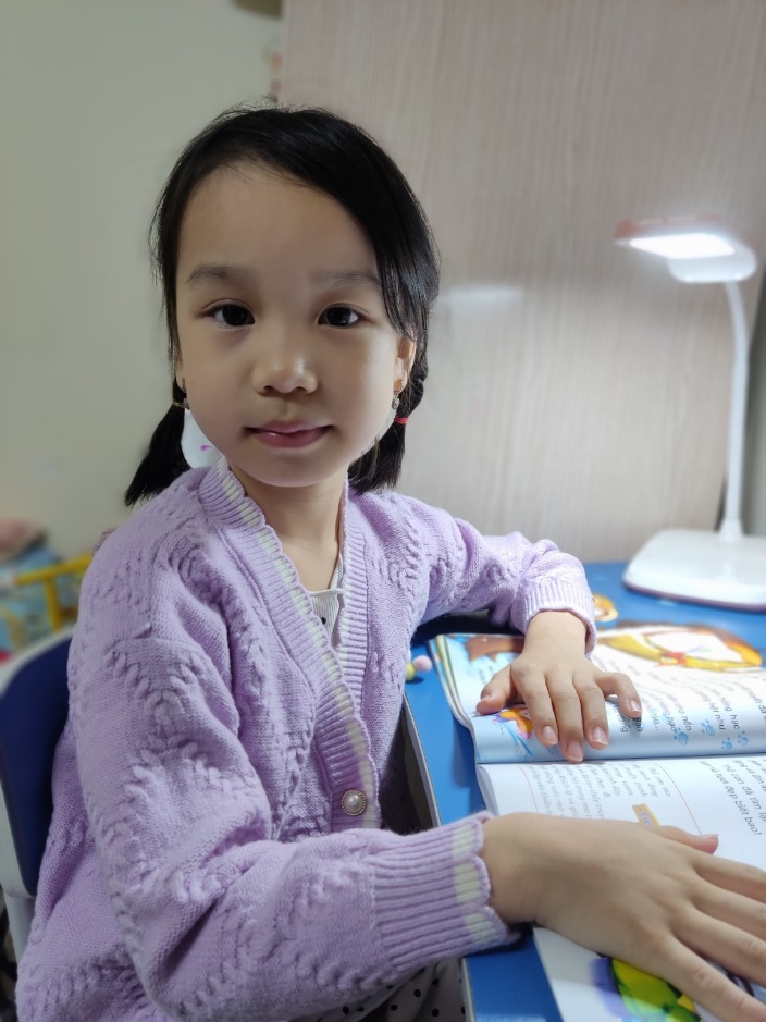 A person sitting at a desk

Description automatically generated with medium confidence