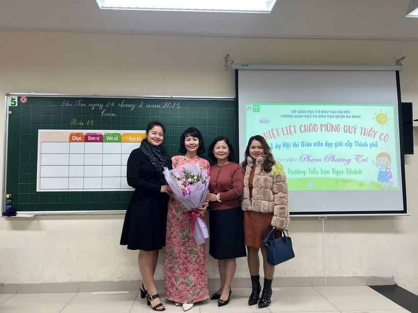 A group of women posing for a photo in front of a large screen

Description automatically generated with medium confidence