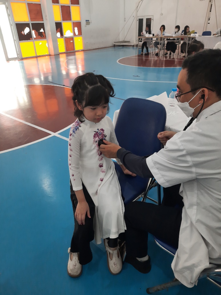 A picture containing person, indoor

Description automatically generated