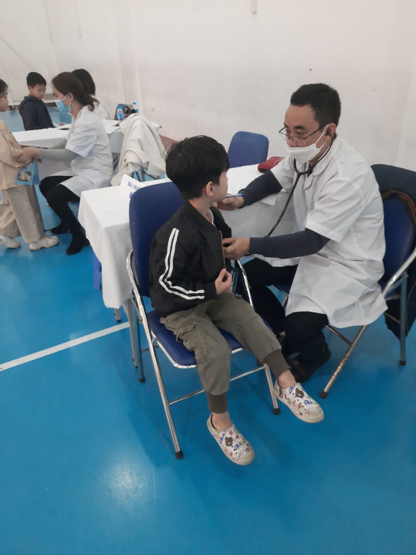 A picture containing person, indoor

Description automatically generated