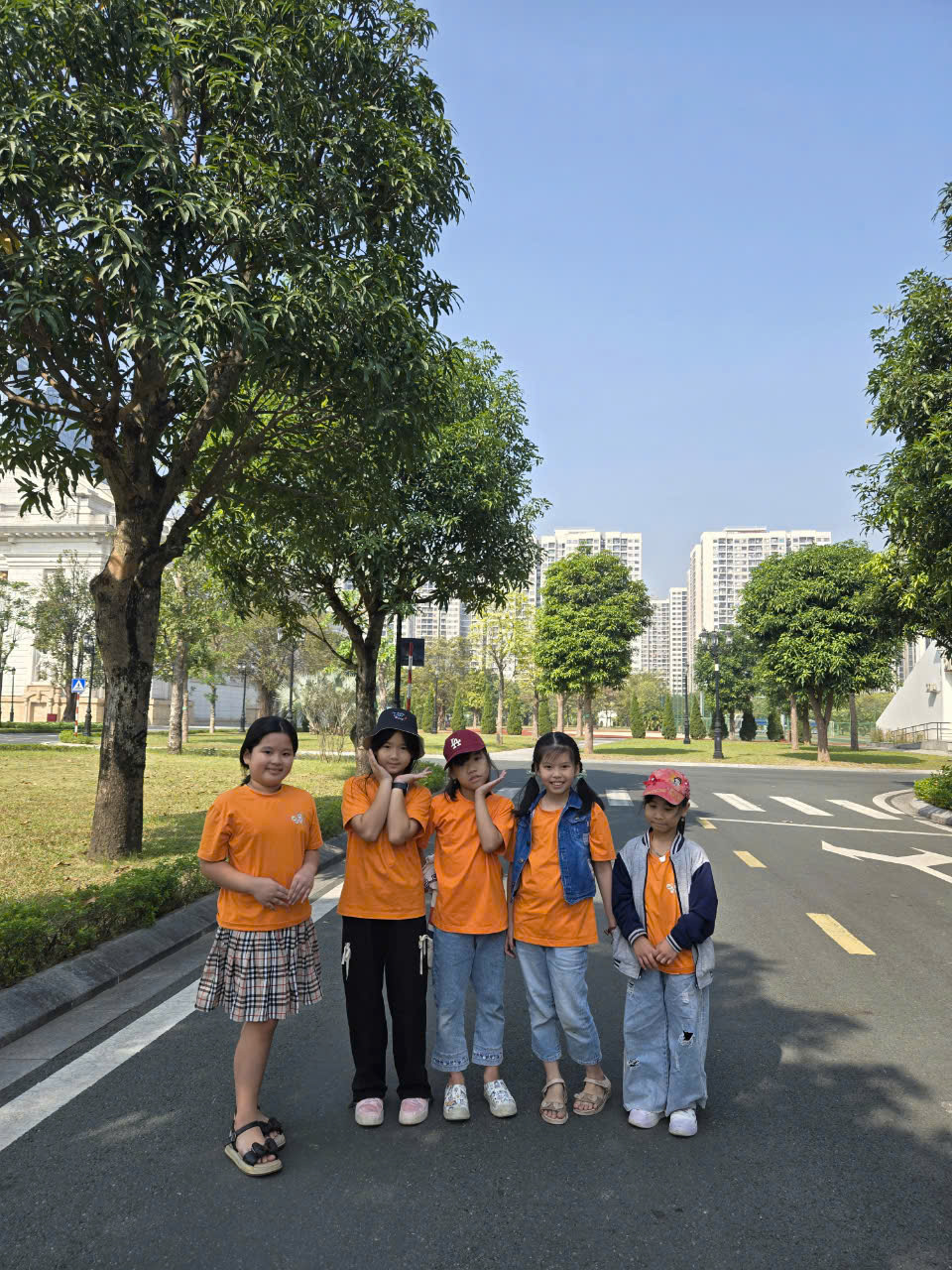 A group of children standing on a street

Description automatically generated