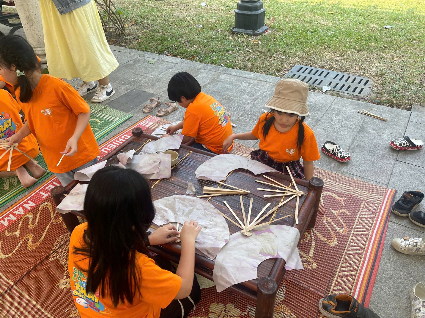 A group of children sitting outside

Description automatically generated