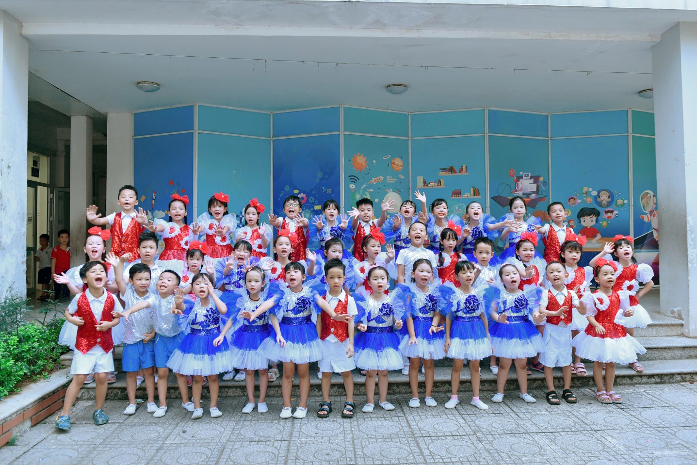 A group of children in clothing

Description automatically generated