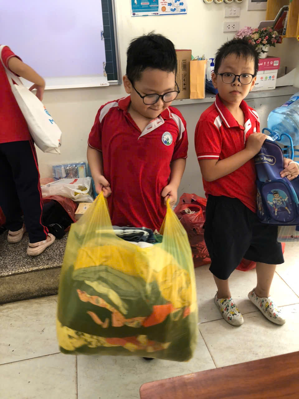 C:\Users\ASUS\Desktop\UP BÀI CHO KHỐI\z7119417496454_5e23164ad7da340fecdcd32d768d84ba.jpg