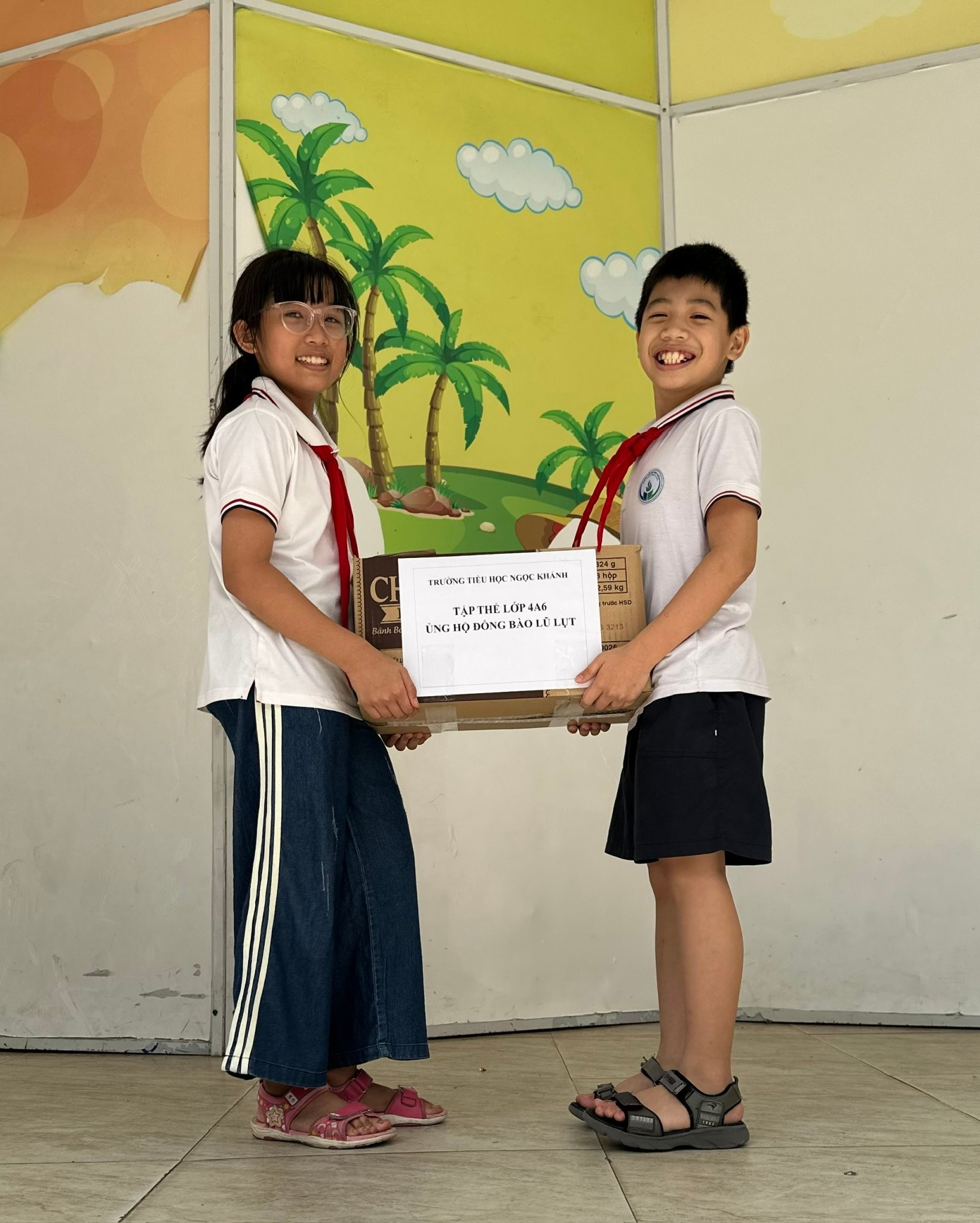 A child and child holding a box

AI-generated content may be incorrect.