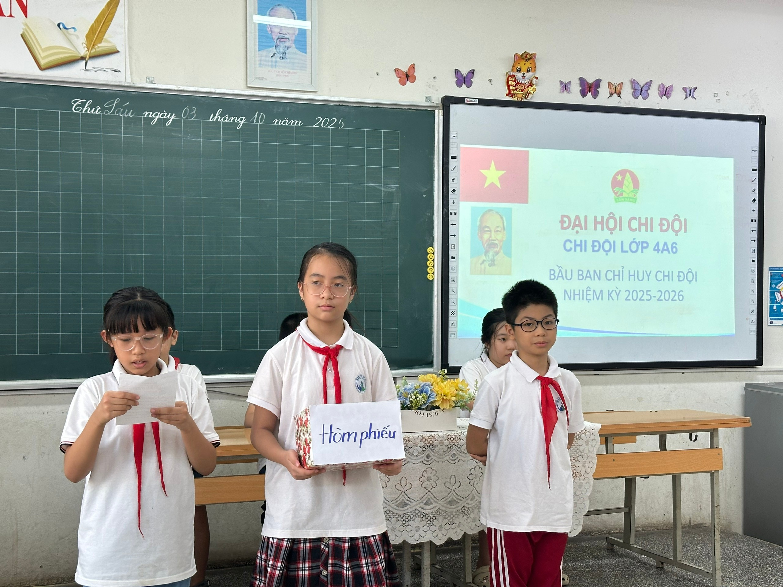 A group of children in a classroom

AI-generated content may be incorrect.