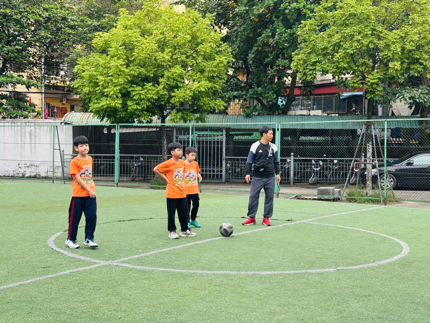 A group of people on a football field

AI-generated content may be incorrect.