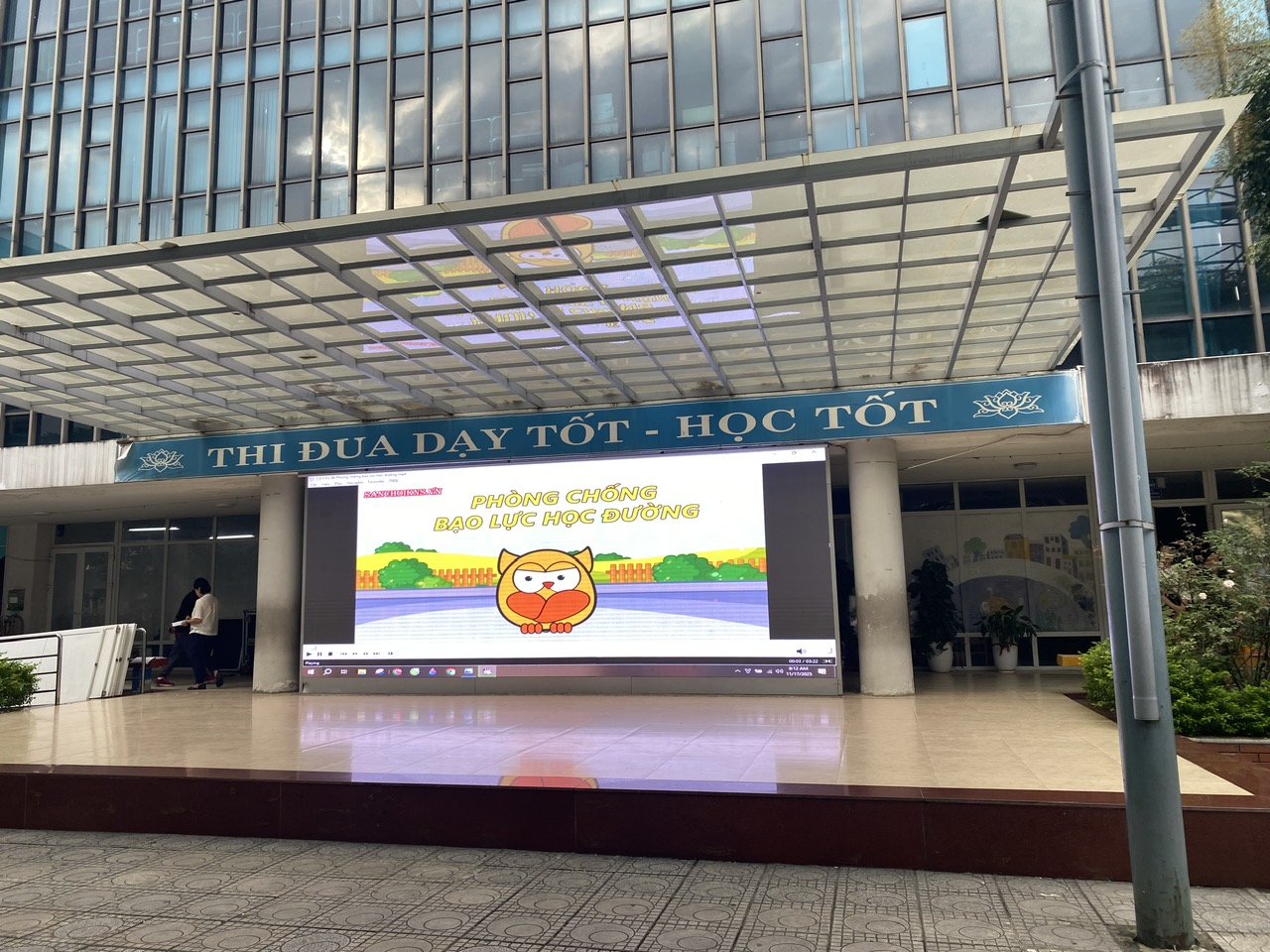 C:\Users\ASUS\Desktop\UP BÀI CHO KHỐI\z7231682187189_8e43cb5081a1fadaf9b6ec5e2ce4fa17.jpg