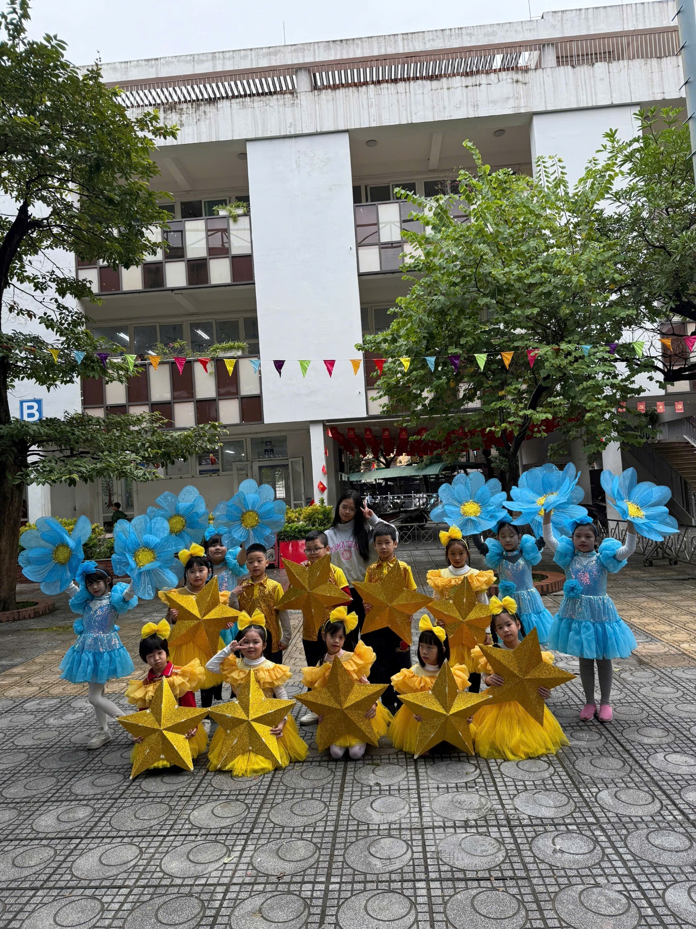 C:\Users\ASUS\Desktop\UP BÀI CHO KHỐI\z7239858042912_2ed0a137ab5d7534ec77615822a19b7e.jpg