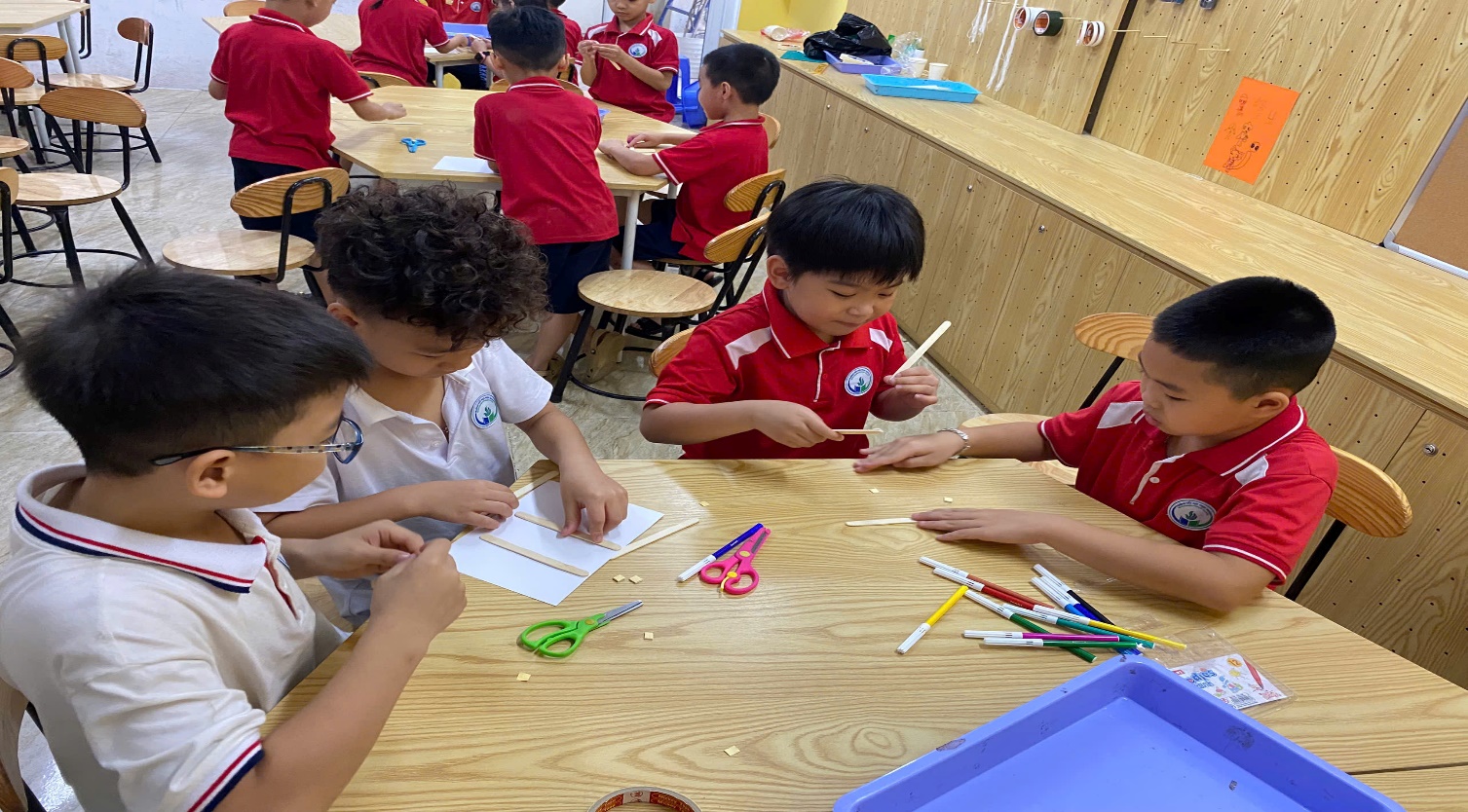 C:\Users\Administrator\Desktop\ảnh stem\z7021565839811_b1d2613e51ad9148a8dc500014724f3a.jpg