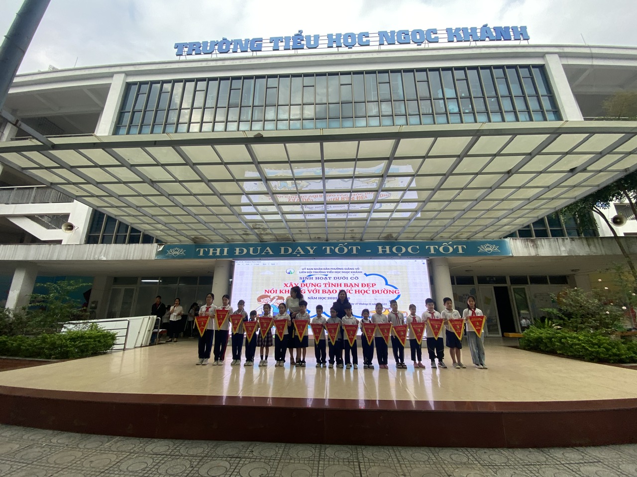 C:\Users\ASUS\Desktop\UP BÀI CHO KHỐI\z7231681999762_d4dddc66f0ee71043d97f78cefa63f24.jpg