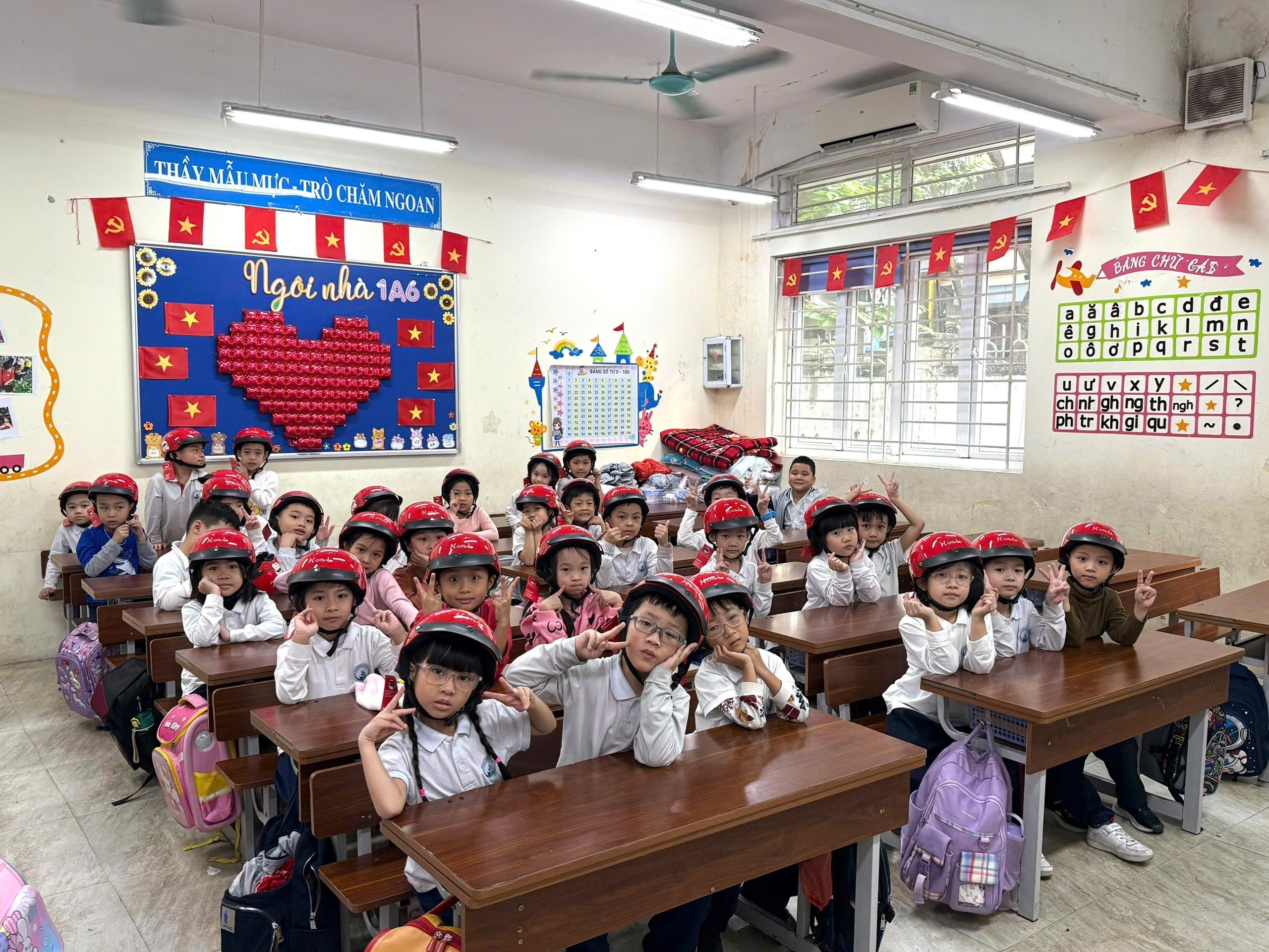 A group of children in a classroom
AI-generated content may be incorrect.