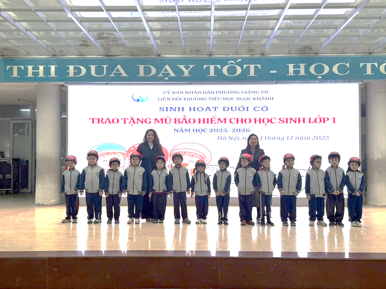 A group of children standing in front of a sign
AI-generated content may be incorrect.