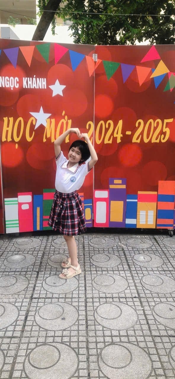 A child making a heart with her hands

AI-generated content may be incorrect.