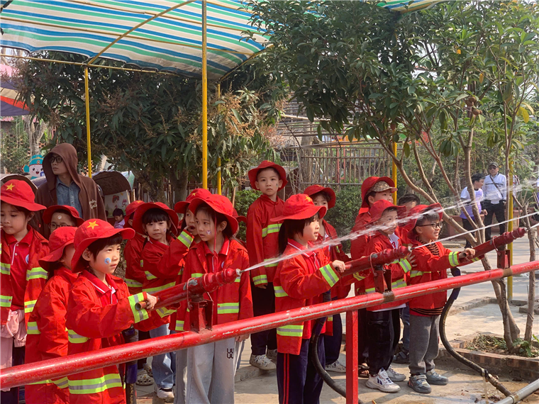 A group of children in firefighter uniforms

Description automatically generated