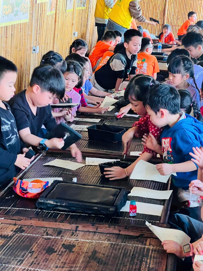 A group of children sitting at a table

AI-generated content may be incorrect.