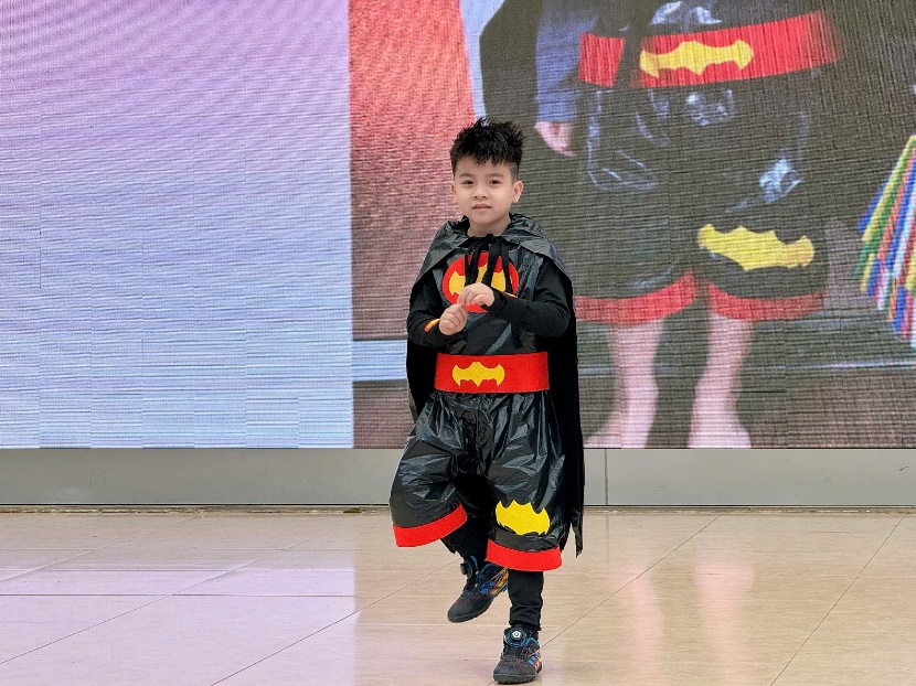 A child in a garment
AI-generated content may be incorrect.