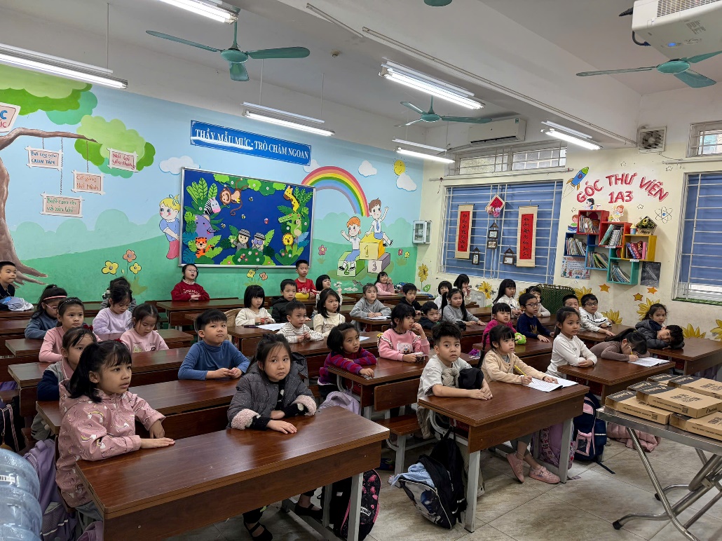 A group of children sitting at desks in a classroom
AI-generated content may be incorrect.