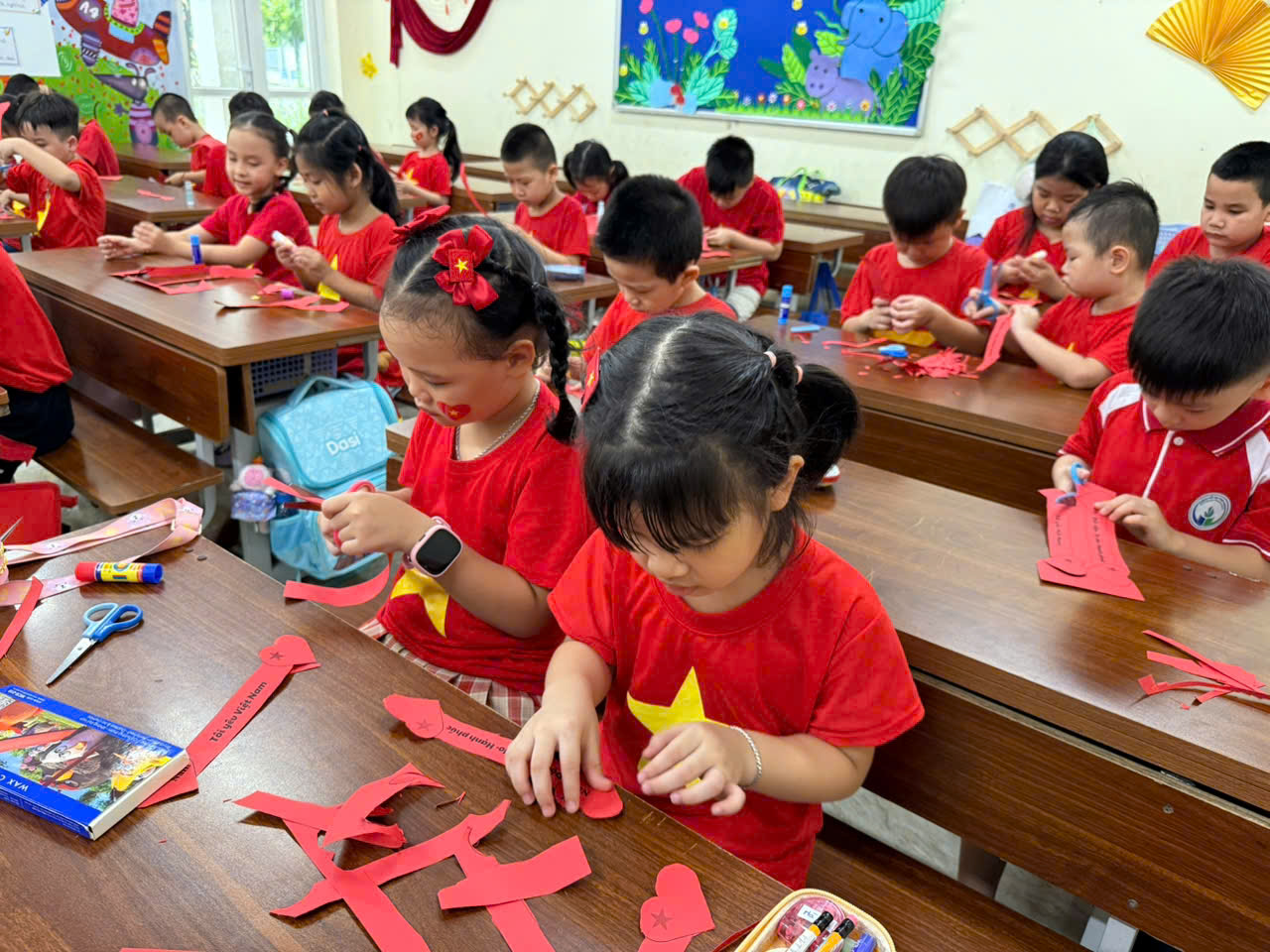 A group of children in a classroom

AI-generated content may be incorrect.