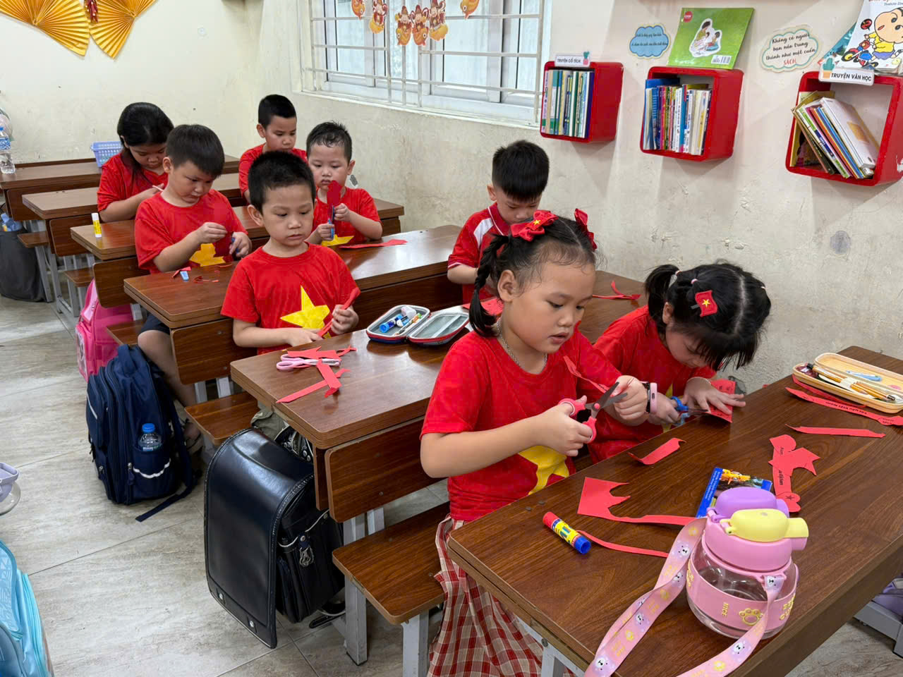 A group of children in a classroom

AI-generated content may be incorrect.