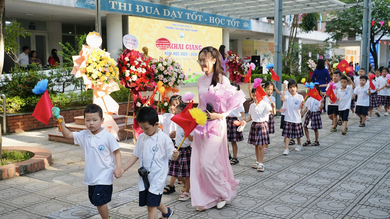 A group of children walking with flowers

Description automatically generated