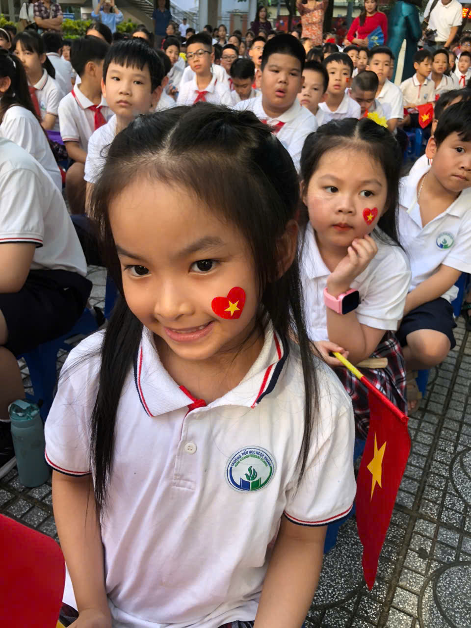 C:\Users\ASUS\Desktop\UP BÀI CHO KHỐI\z6980706175765_1be0b71ebdca8b386cf223629b610537.jpg