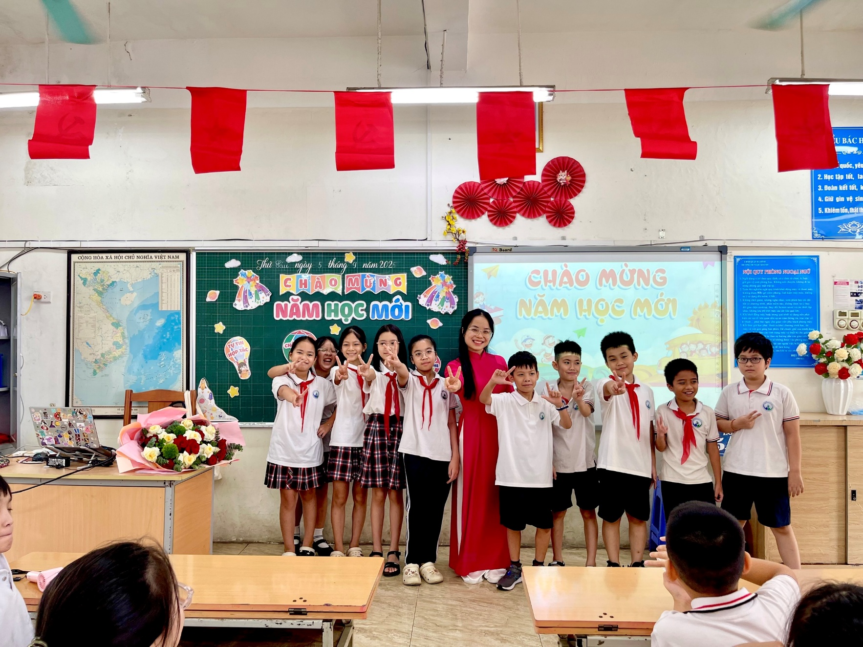 E:\ẢNH 5A6\1. KHAI GIẢNG\z6981223813686_4622bd7870ca5cf76298a3761bcf717c.jpg