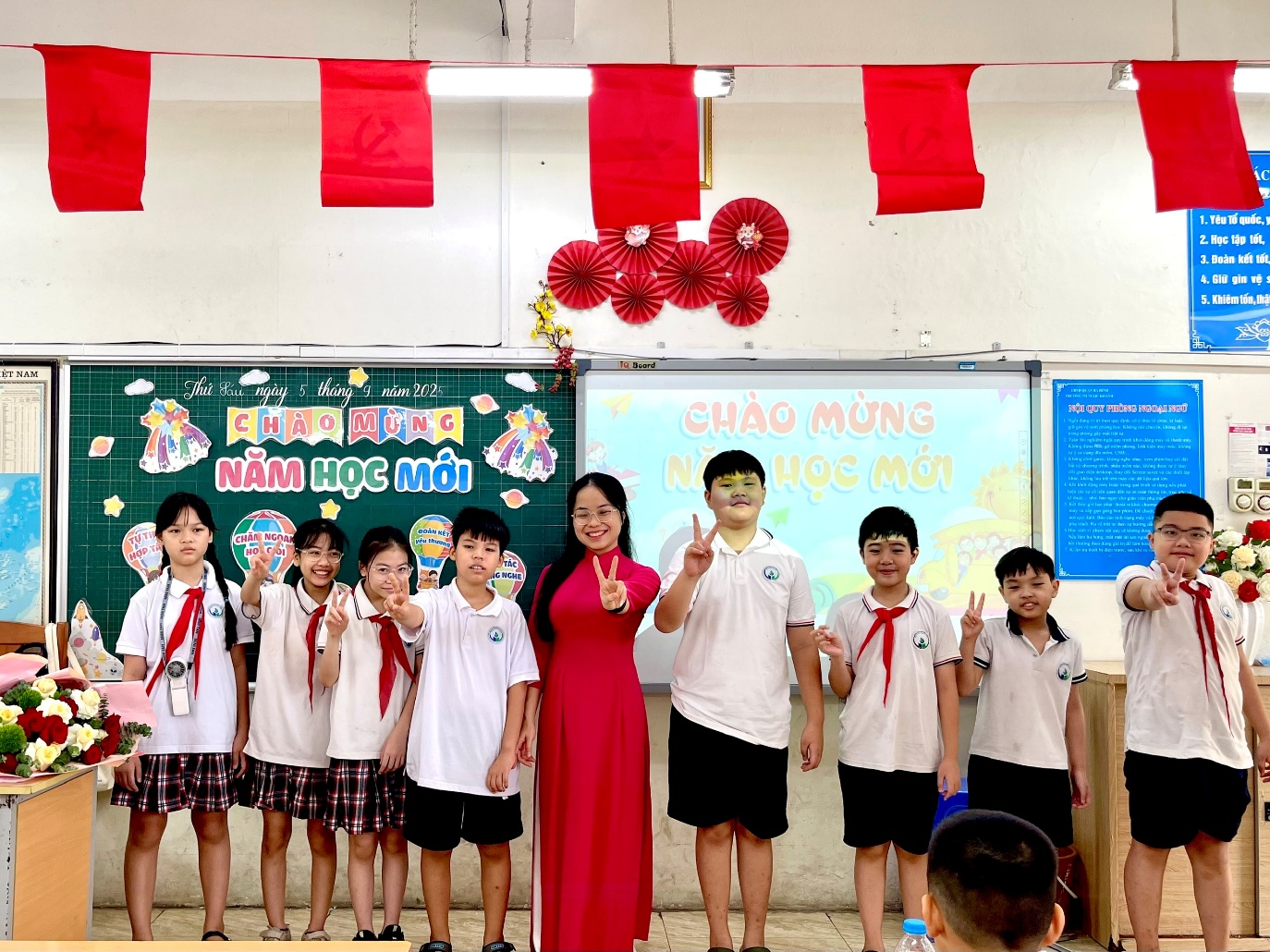 E:\ẢNH 5A6\1. KHAI GIẢNG\z6981223777658_02a6070e636afdc4aa7d2bb2556c5816.jpg