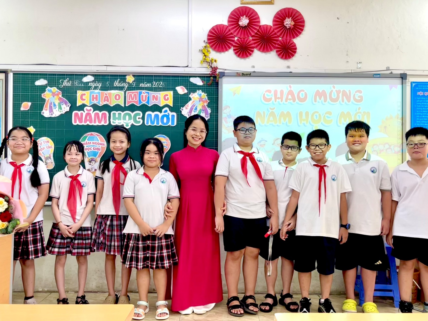 E:\ẢNH 5A6\1. KHAI GIẢNG\z6981223309066_50c10c52a483da7d4b2d05aa67711968.jpg