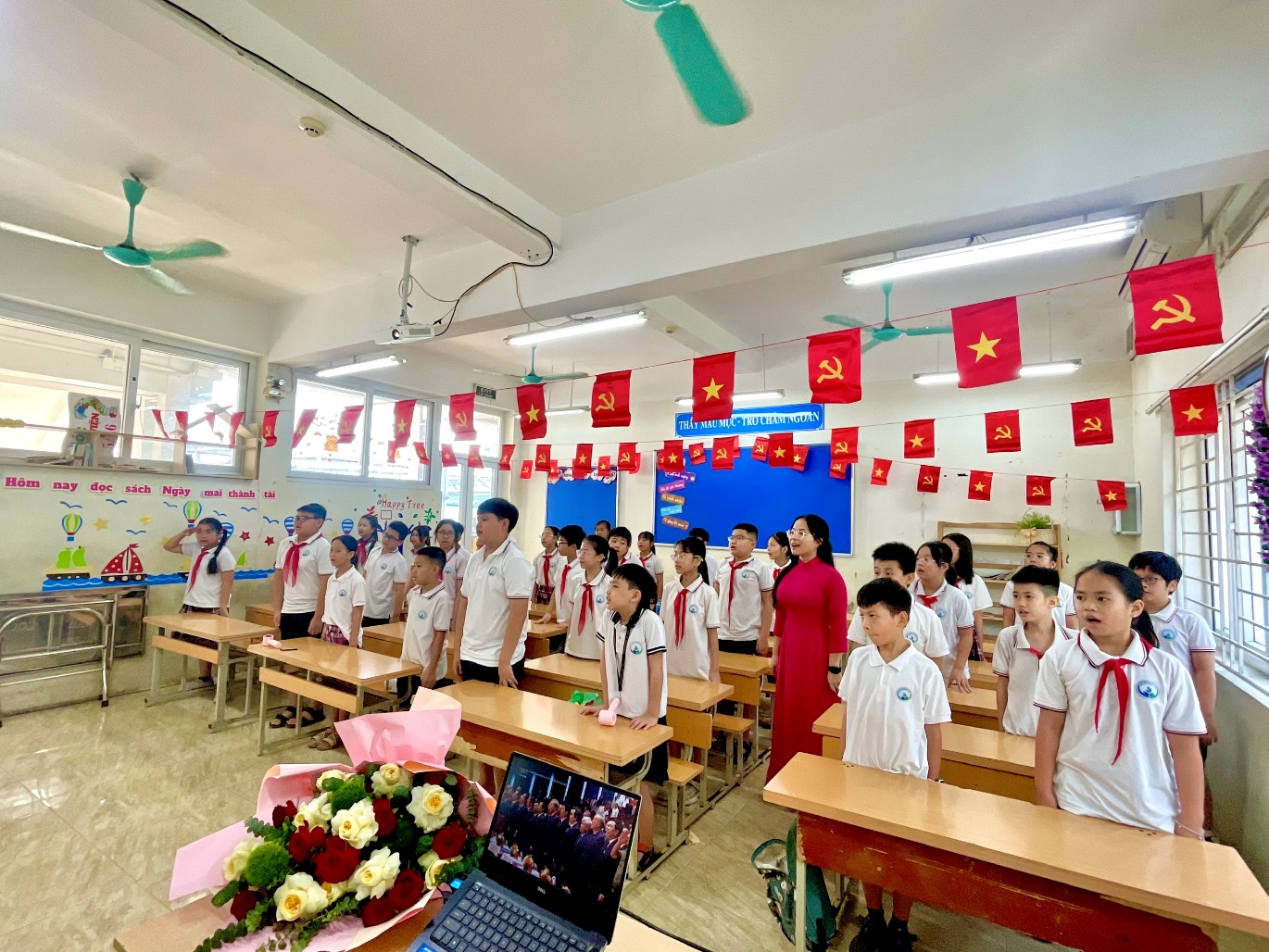 E:\ẢNH 5A6\1. KHAI GIẢNG\z6981223554374_9eb9339bcd9339eb9a03e5f340feee2f.jpg