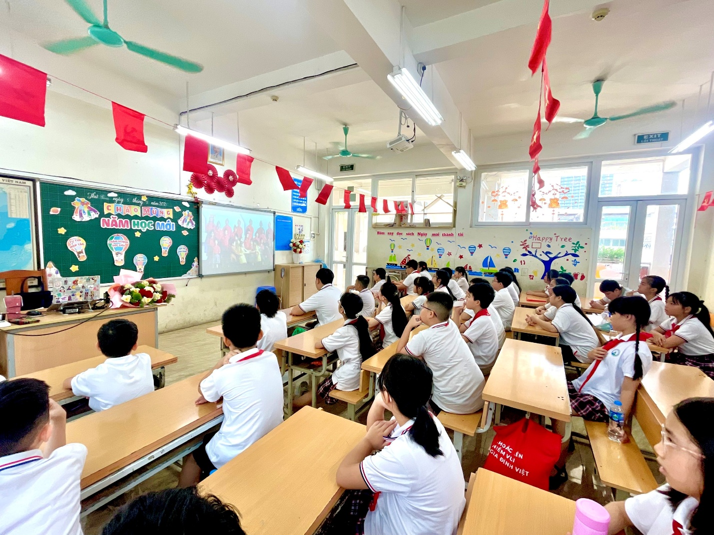 E:\ẢNH 5A6\1. KHAI GIẢNG\z6981223383595_75a5318e6eaf072271df0a1229fb626b.jpg