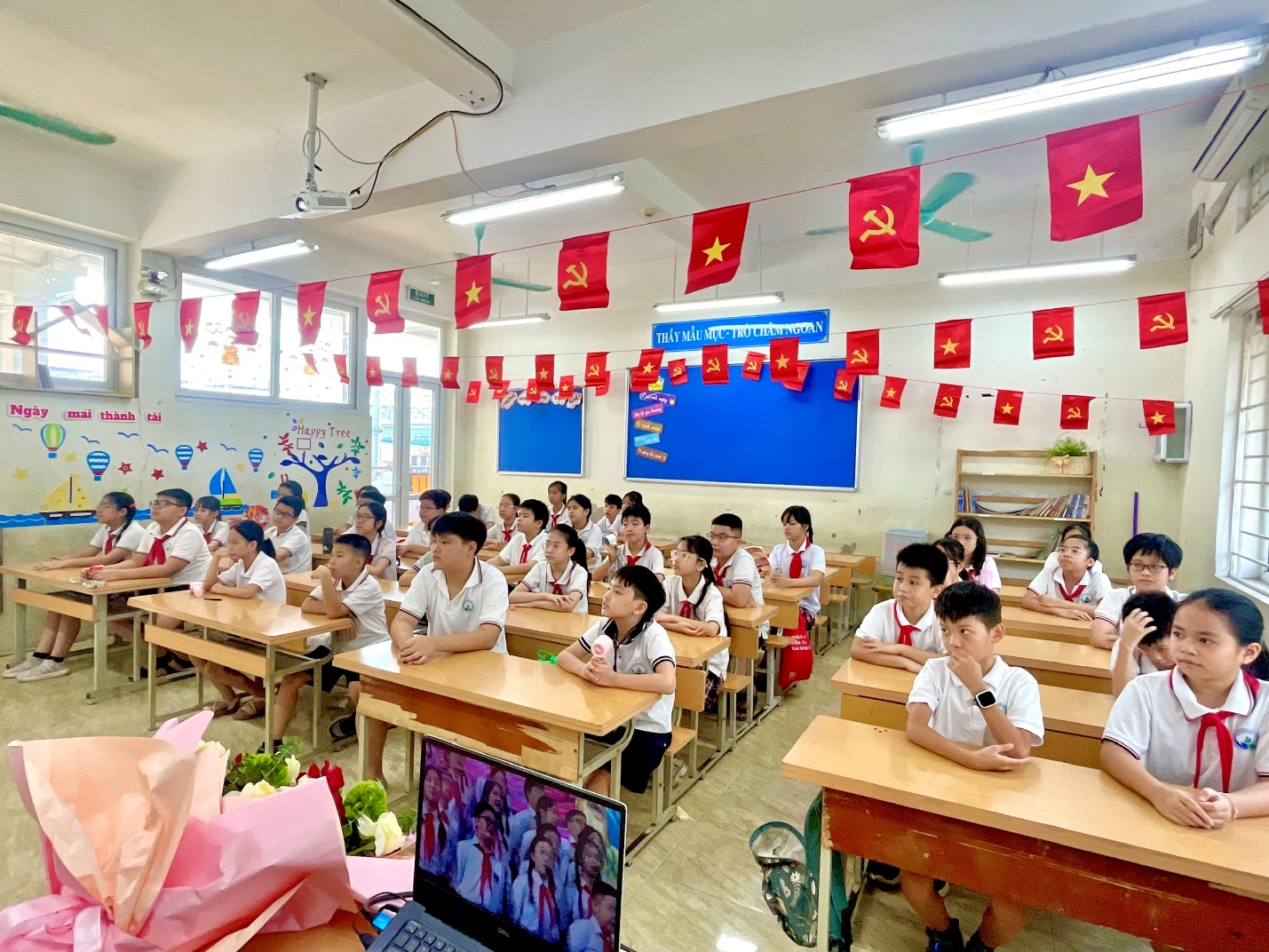 E:\ẢNH 5A6\1. KHAI GIẢNG\z6981223347606_e5481dad48ebce49606bc95004655768.jpg