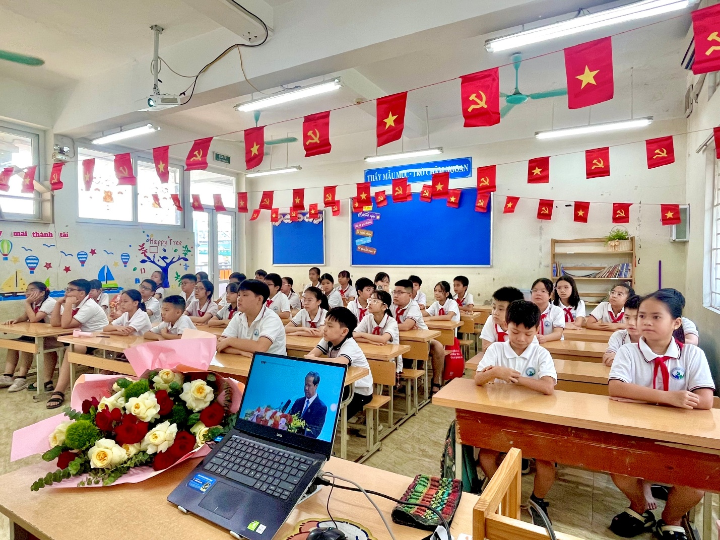 E:\ẢNH 5A6\1. KHAI GIẢNG\z6981223460983_94fa50d9f7b37e6bfeaf18aaaa0f5dd9.jpg